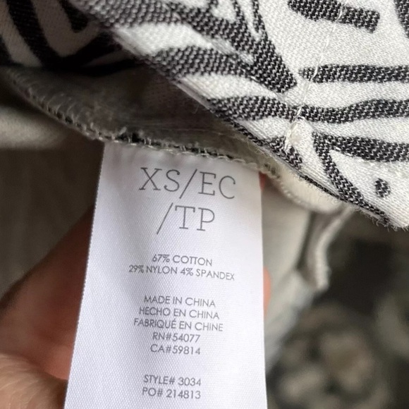 Cabi Peacoat Jacket Sz XS Zig Zag Ponte Knit style #3034 Zebra EUC Artsy Buttons - Picture 6 of 16